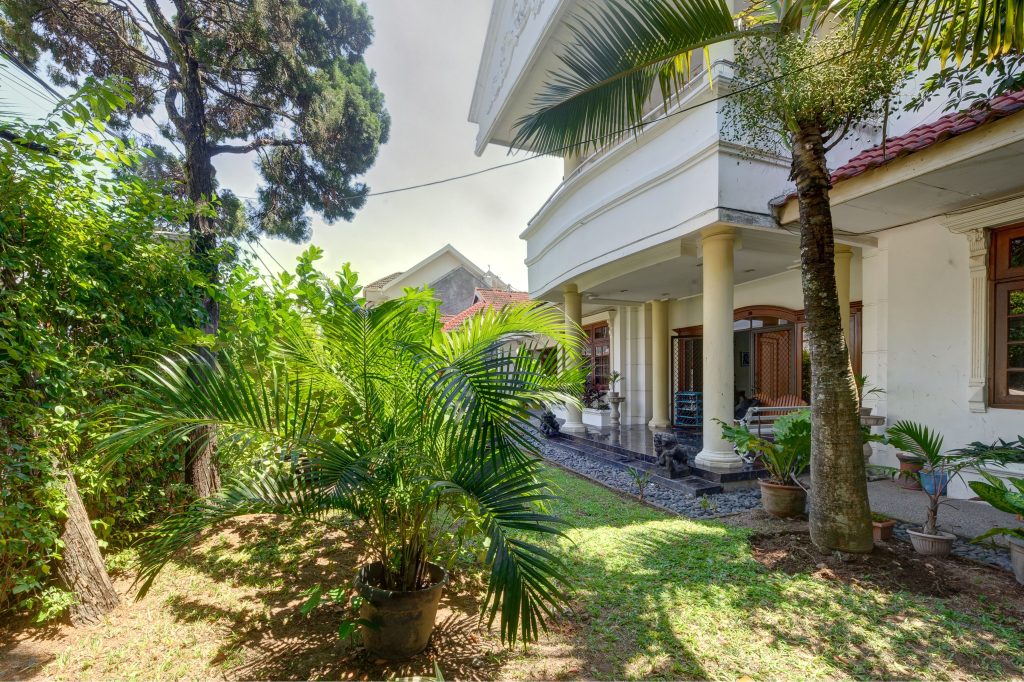 Quiet academic guesthouse near UGM for international students