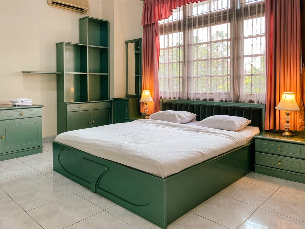 Bed room in Griya Ewolu with studying table.